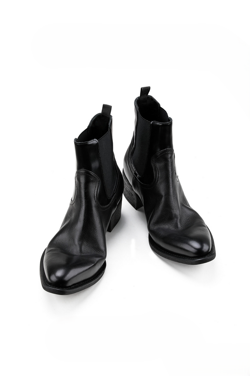 Pointed Toe Chelsea Boots