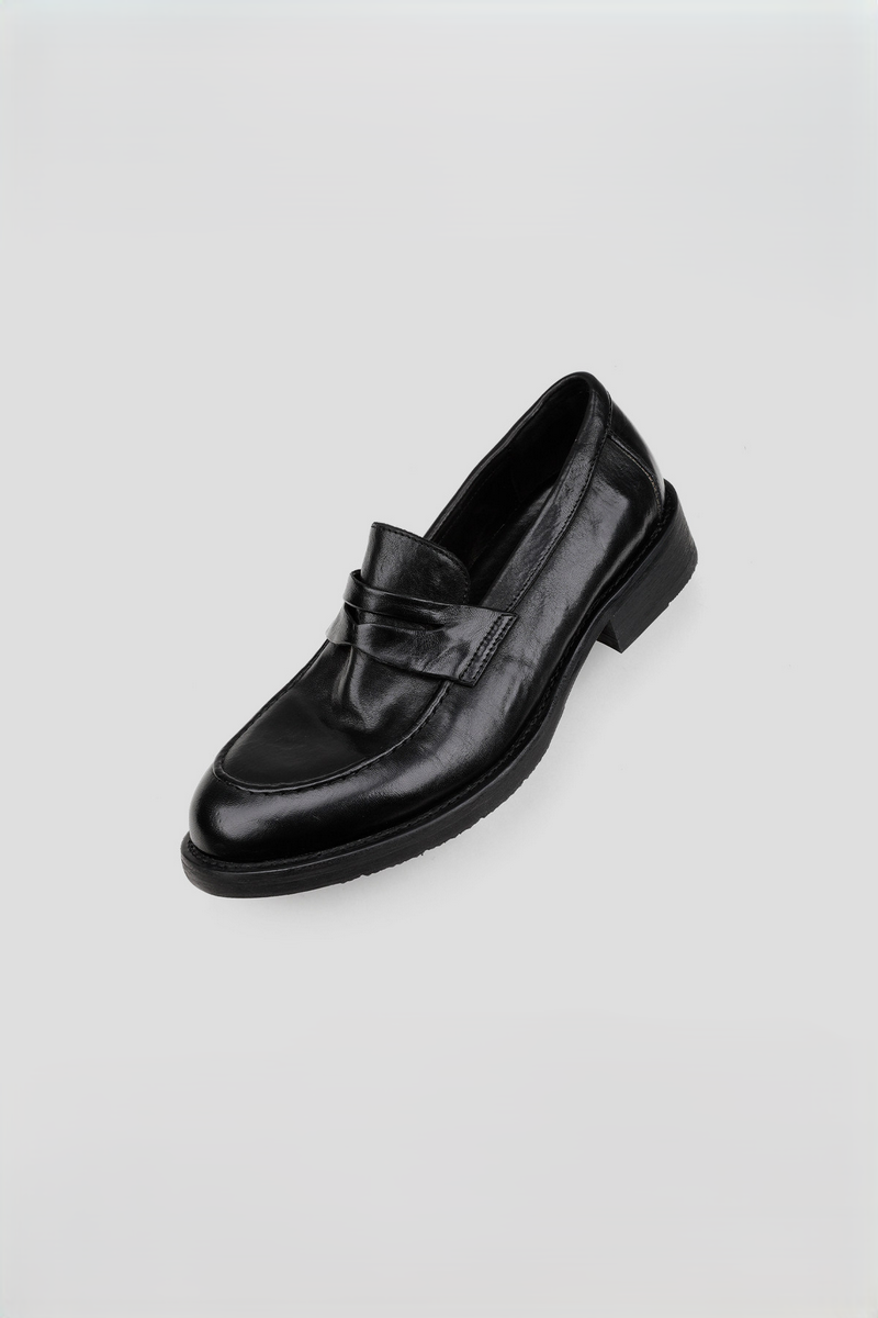 Distressed Pointed Loafer Shoes