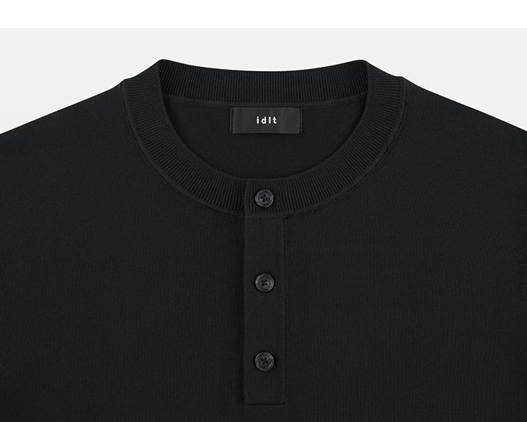 Henley neckline in Black