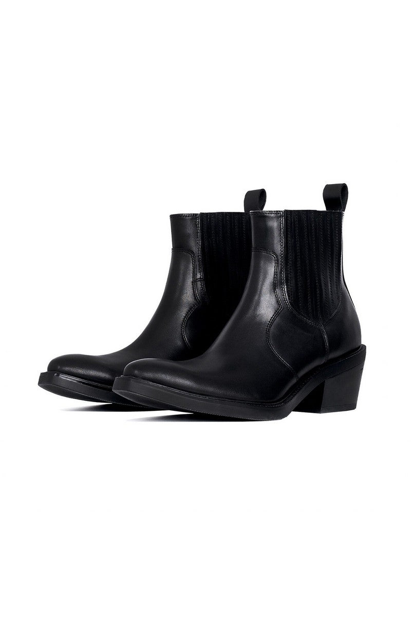 Calfskin Pointed Chelsea Boots