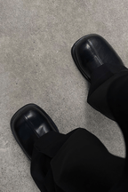 Cut-Line Leather Clog Mules - EU Only