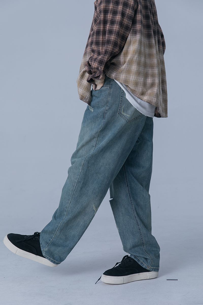 THINGY Distressed Washed Jeans